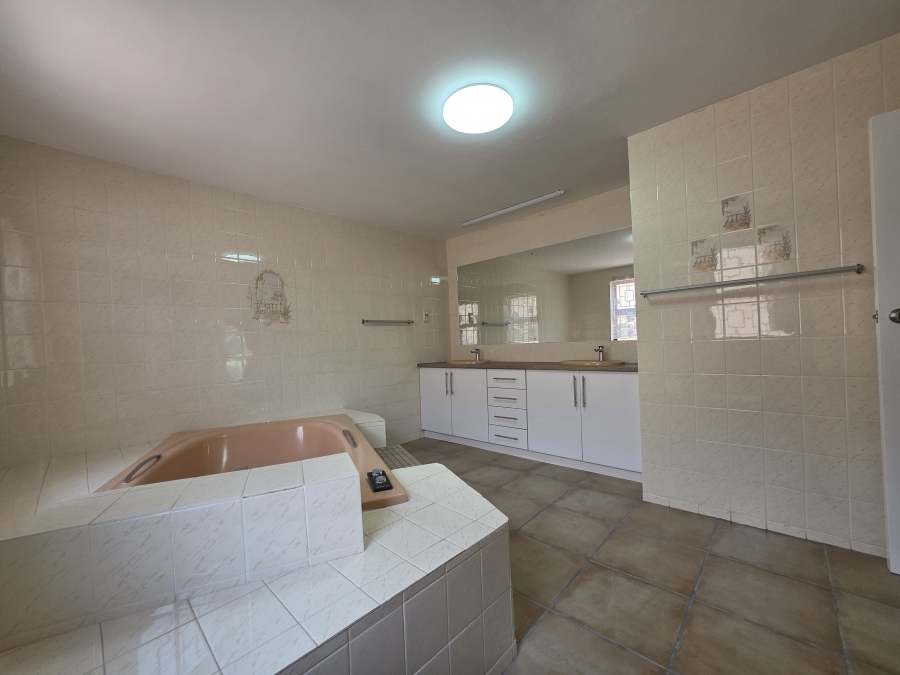 5 Bedroom Property for Sale in Bayview Western Cape